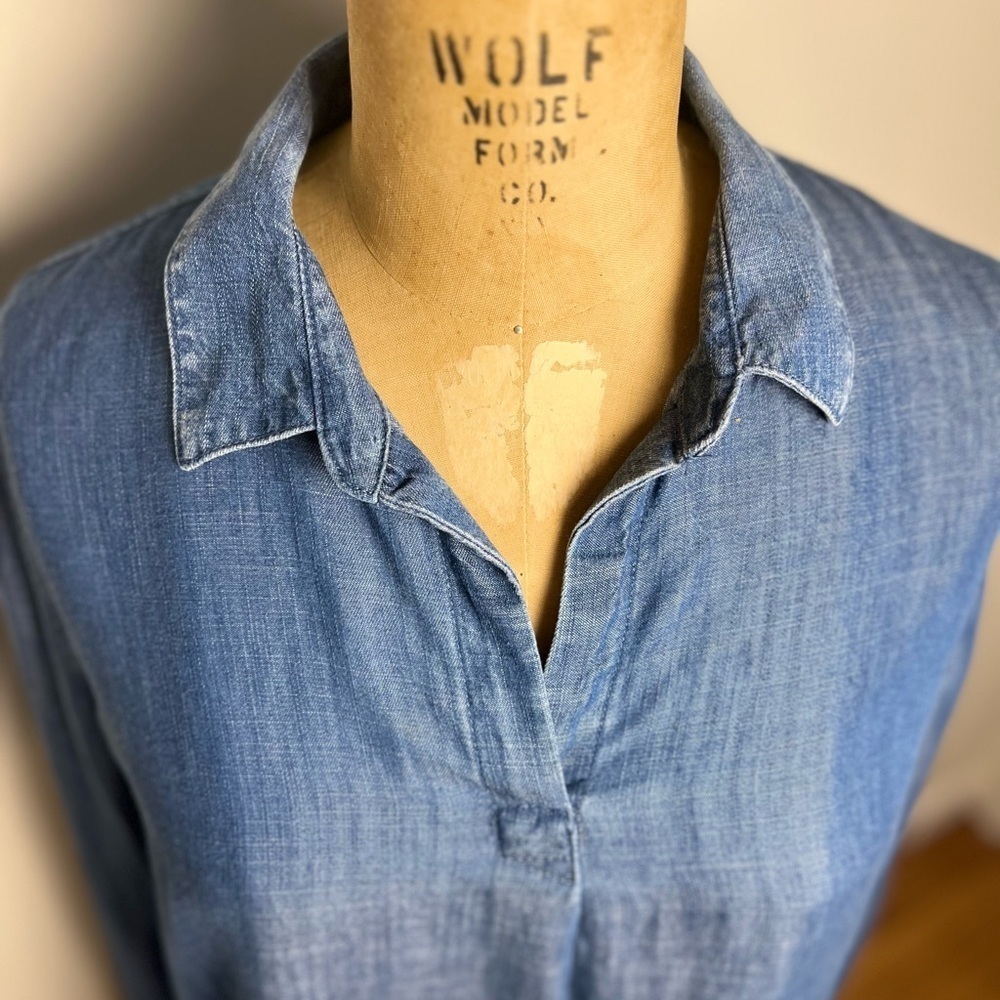 Banana Republic sm. Women’s denim/chambray long sleeve blouse
